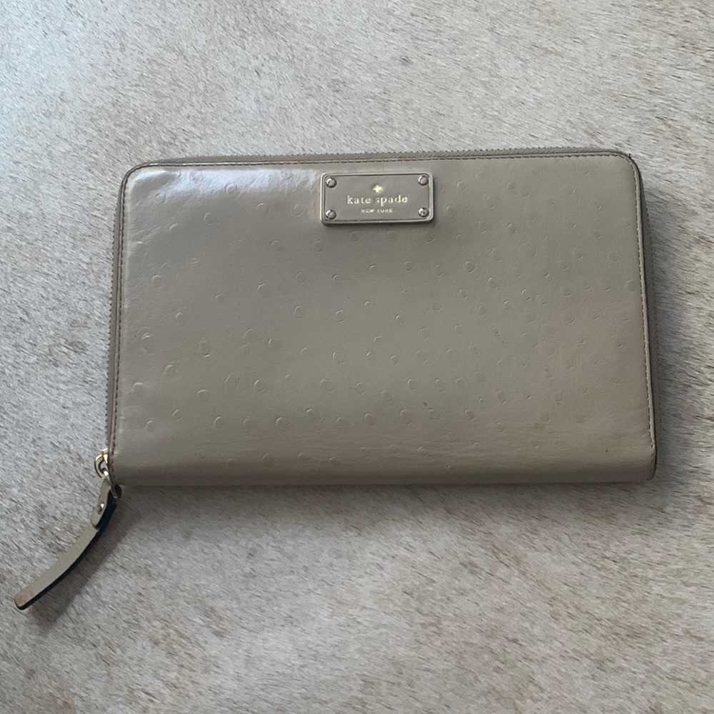 Kate Spade beige travel wallet